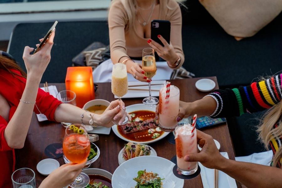 Tiệc tất niên cuối năm
